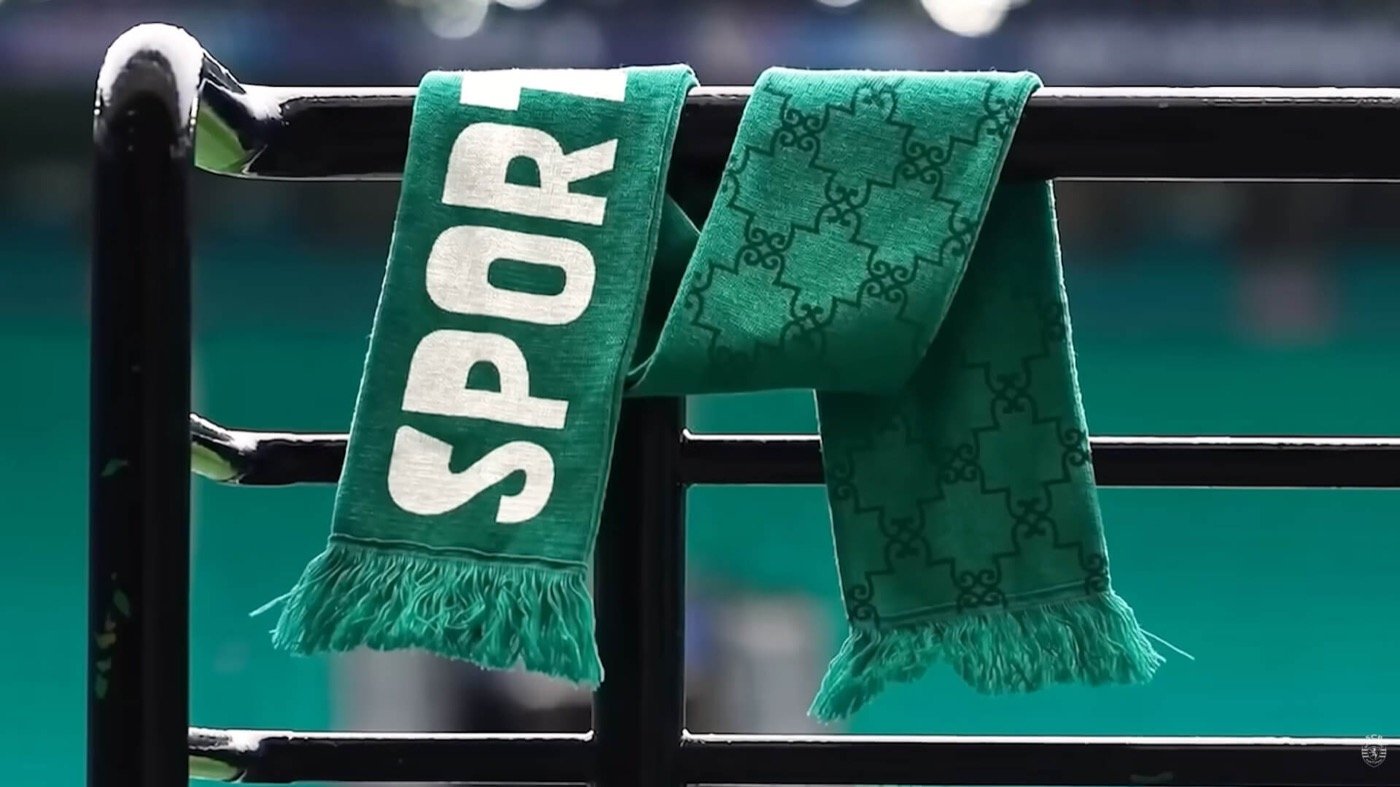 Écharpe du Sporting à la nouvelle identité : lettrage Sporting et motif d'entrelacs vert sur vert